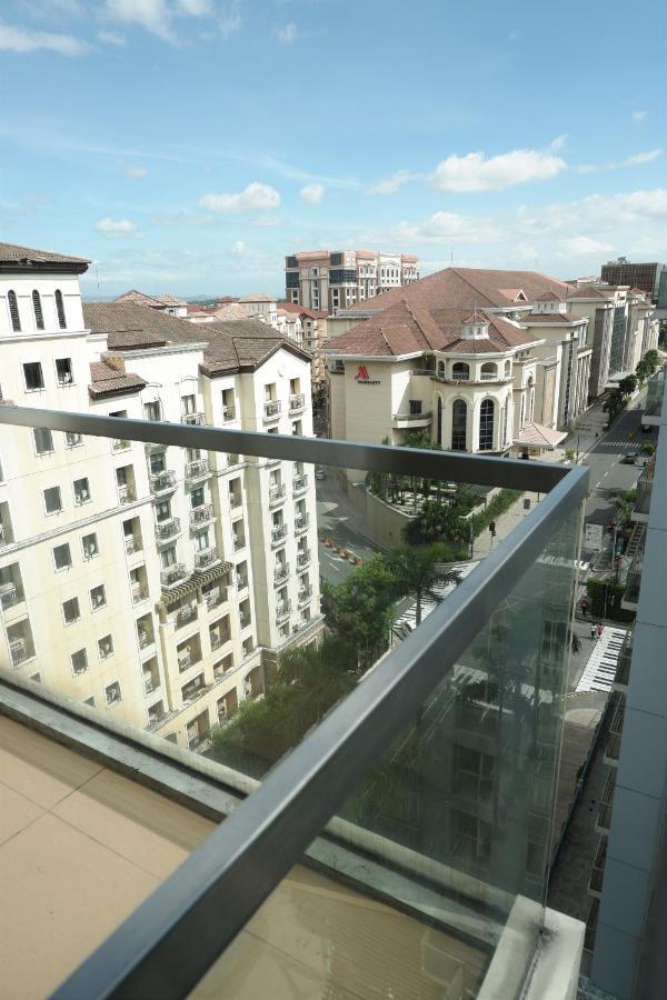 One Palm Tree Villas Manila Exterior foto